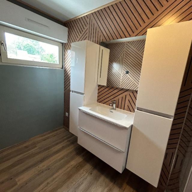 Transformation spectaculaire d'une salle de bain à Bas-Lieu !